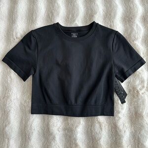 🆕 Athletic Essentials | Black Workout Top - Size M.